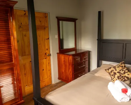 Topaz Apartment Villa - Mountain View Villa Hotels in Soufriere