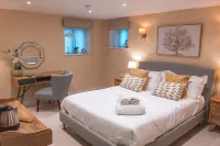 The Kings Head Hotels in Whiteparish