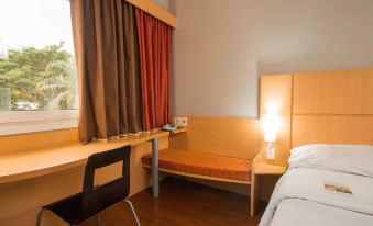 Ibis Asuncion