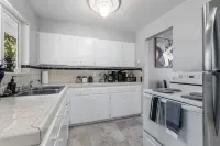 Charming 2-bedroom apartment with WiFi, AC in Olympia