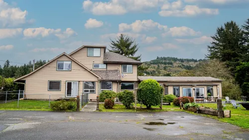 Exclusive Luxury Cottage, RV, & Coastal Farmhouse w/ Private Indoor Heated Pool