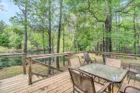 Lake Palestine Retreat – Dock, Fire Pit & Serene Views