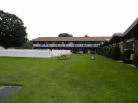Nader's Motel & Suites Hotels in Ludington
