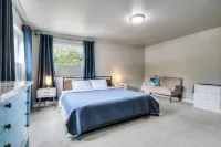 Hot Tub, Game room, Fire Pit, Unlimited Hot Water, with stunning mountain view!