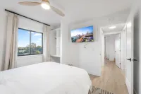 Rooftop Terrace and Stunning Mountain Views - Elegant Desert Haven