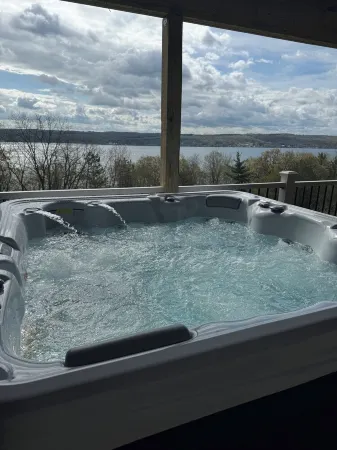 Renovated Spacious Canandaigua Lake House with Hot Tub and Sauna Отели в г. Канандейгуа