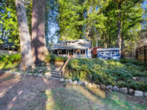 Charming Fishing Cabin with Hot Tub - Cozy Mountain Retreat