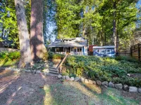 Charming Fishing Cabin with Hot Tub - Cozy Mountain Retreat Hotels in Mt Hood Village