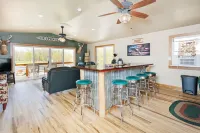 Waterfront Getaway: Kayaks, fishing, game room, fire pit, gathering room…