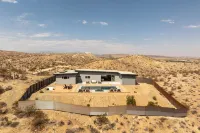 Luxury Pool and Spa Retreat - Stunning Hilltop Haven