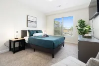 Stylish Retreat with Pool, Gym and Spa Amenities - Luxury Oasis 格蘭德維尤海茲住宿飯店