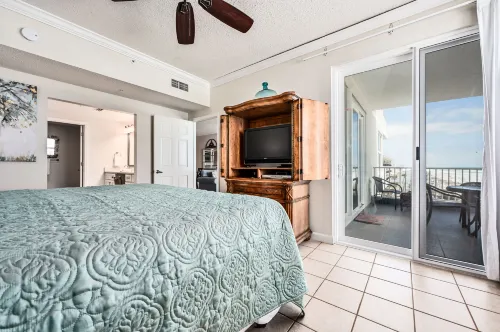 Expansive Balcony and Bonus Space Retreat - Stunning Coastal Haven