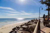 Beachside Breakaway Glenelg South – 200m to the Beach
