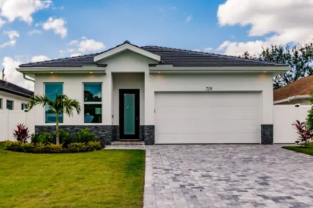 Heated Pool and Outdoor Kitchen - Luxurious Coastal Retreat