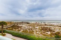 Waterfront Gem - Shared Pool, Beach Access, Free WiFi, Washer/Dryer & Central AC Hotels in Okaloosa Island