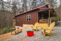 Dog-friendly cabin with private hot tub, WiFi, pool table, and wood fireplace Hotels in White County