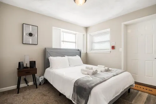 Chic and Comfortable 1BR Apartment near Bradley U