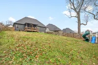 Spacious Home with Game Room and Outdoor Fire Pit - Stunning Retreat Hotel di Clarksville