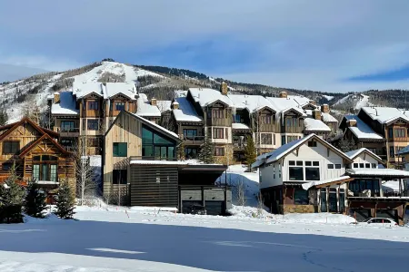 Beautiful mountain home with pool, hot tub, balcony, washer/dryer & WiFi