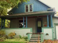 Fast Wifi and Keyless Self Check-in - Charming Craftsman Hotels near A.J.M. Johnson Hall