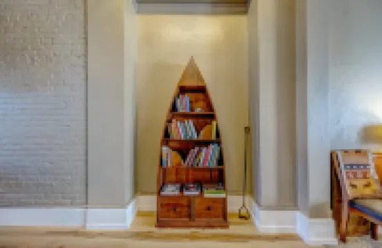 Luxurious Suites and Unique Amenities - Charming Historic Retreat