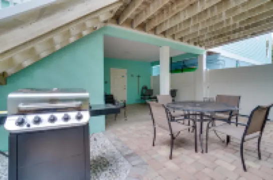 Heated Pool and Luxurious Amenities - Beautiful Key West Style Oasis