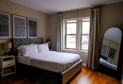 Indoor Gym and Modern Comforts Await - Stylish Escape  호텔