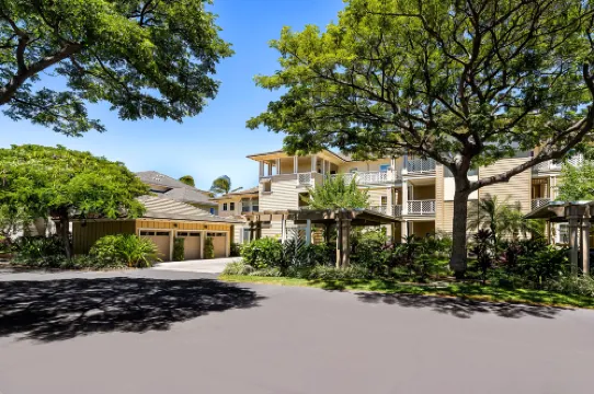 Infinity Pool and Golf Course Access - Beautiful Hawaiian Retreat