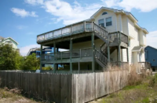 Private Pool and Hot Tub - Beautiful Spacious Retreat