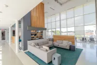 Stylish Studio with Pool and Hot Tub Access - Inviting Luxury Escape