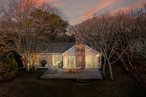 Lagoon Views and Outdoor Oasis - Stunning Family Retreat