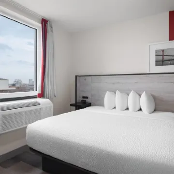 Ramada by Wyndham Brooklyn Near Flatbush Hotels near Bensonhurst Park