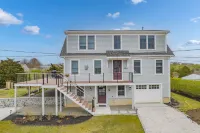 Central Air and Outdoor Living Space - Stunning Coastal Haven 차탐 호텔