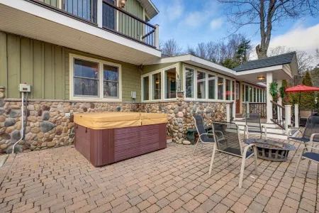 Camp Hope- Bolton Landing House/Hot tub/Fireplace/Firepit Charming 4-bedroom