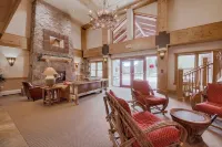 Steps to Chairlifts and Hot Tubs - Stunning Copper Mountain Retreat