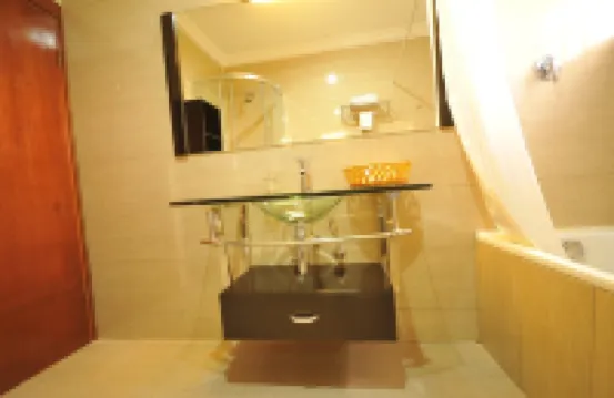 Impeccable Hotel by HomeVille Plus Benin โรงแรมใน