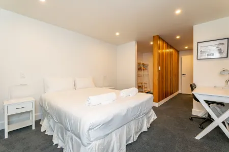 Kingfisher Views - Premium Family House in Oneroa