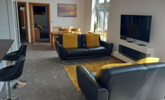 Remarkable Seaside Apartment - Sleeps 4