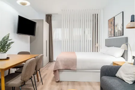 Limehome Valencia Carrer d'Antonio Ferrandis Отели в г. Horta of Valencia