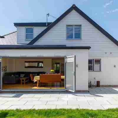 Delightful Seaside Hideaway 5 Mins to Beach Hotel Exterior