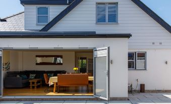 Delightful Seaside Hideaway 5 Mins to Beach