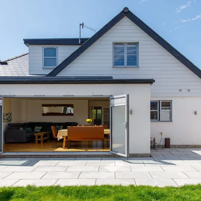 Delightful Seaside Hideaway 5 Mins to Beach - موقف سيارات