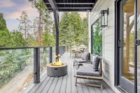 Luxury Retreat, 5Mins to the Lake Game Room + Fire Pit Howlite by Avantstay Hotels in Lake Arrowhead
