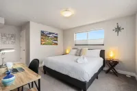 Elegant Oasis - Fireplaces, King Beds, Mtn Views! - balcony