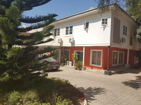 Franzy Suites and Lounge Отели в г. Джос