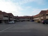 Quality Inn Little Creek - parking