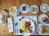 Royal Ridge Guesthouse Hotels near Erasmuskloof