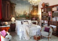 Arnaboldi Palace Hotels near Crypt of St. Eusebius