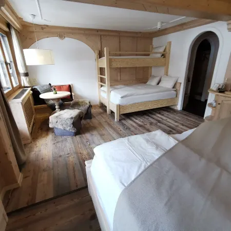 Spannort Family Home with Common Kitchen and Self Check-IN