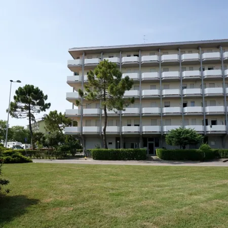 Cozy Studio with Balcony-Beahost